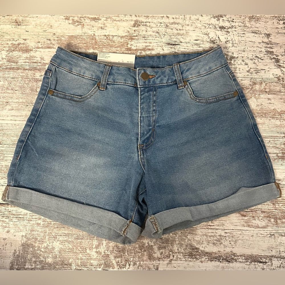 Serra Ladies Cuffed Denim Shorts 6
